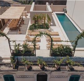 3 bedroom villa with heated pool in Noto, sleeps 6